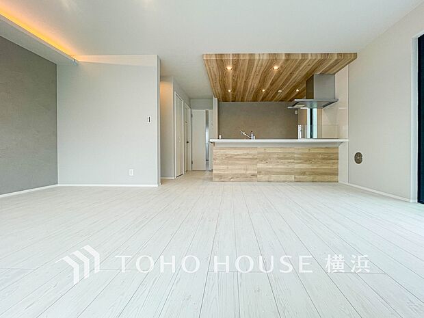 話に夢中になりすぎて、ついつい時を忘れてしまう。そんな束の間の幸せを感じさせてくれる場所。(5号棟)