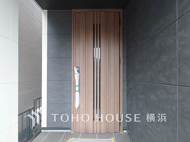 帰宅されるご家族や訪れる方を優しく迎え、安らぎに満ちた生活空間を予感させてくれます。