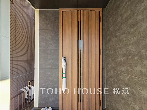 帰宅されるご家族や訪れる方を優しく迎え、安らぎに満ちた生活空間を予感させてくれます。