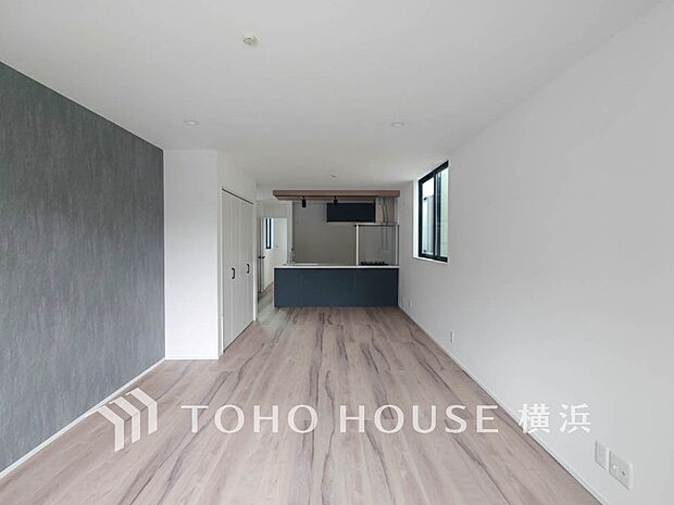 落ち着いた雰囲気に包まれた伸びやかな空間で、ゆったりと家族団らんの時間を過ごせます。