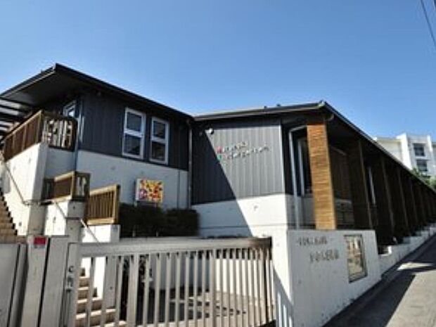 室の木幼稚園 600m 広い園庭と隣接する仲良し農園で伸び伸びした保育をしてくれる幼稚園。