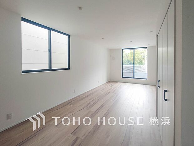 忙しい朝でも、しっかり家族が揃って食事をして頂けるゆとりある大きさのダイニングスペース