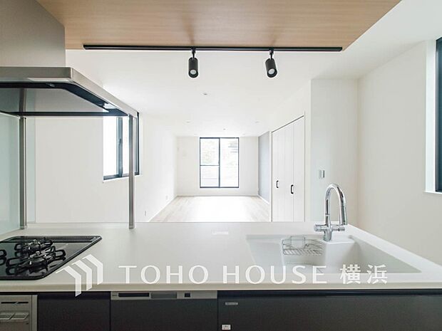 話に夢中になりすぎて、ついつい時を忘れてしまう。そんな束の間の幸せを感じさせてくれる場所。