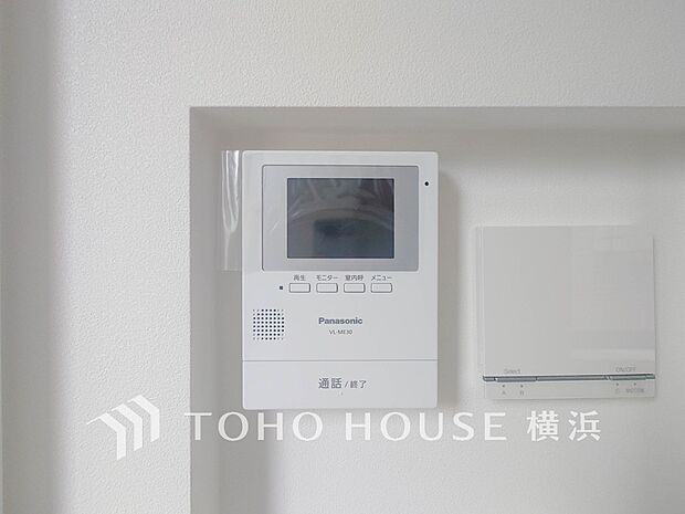 誰が来てもわかる様にモニター付きインターホンを設置。快適と安らぎを合わせた優しい設計。 