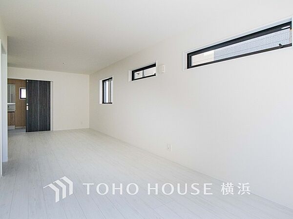 忙しい朝でも、しっかり家族が揃って食事をして頂けるゆとりある大きさのダイニングスペース。