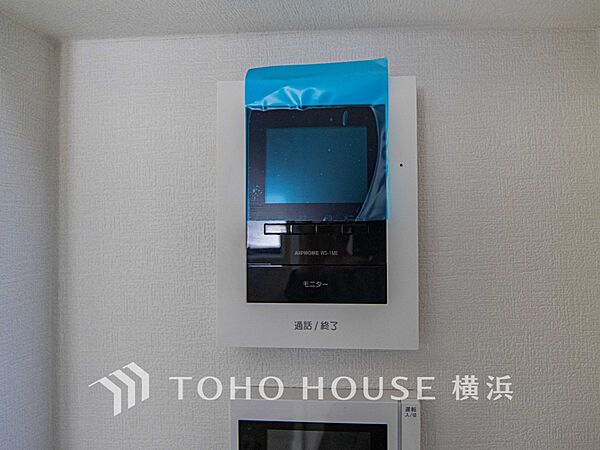 誰が来てもわかる様にモニター付きインターホンを設置。快適と安らぎを合わせた優しい設計。