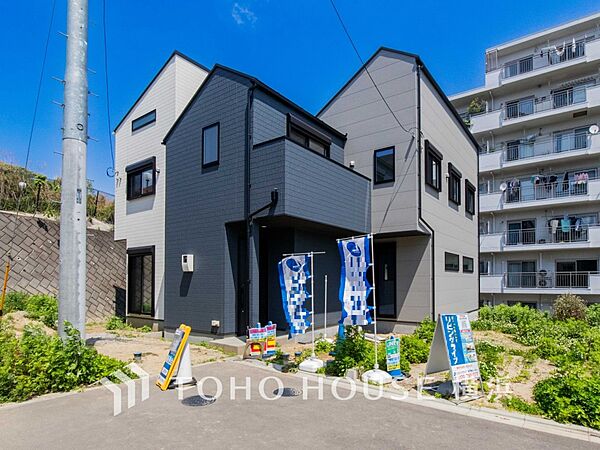 住む人を映し出す洗練された佇まいは、いつまでも輝き続けながらいつしか街の風景に溶け込んでいきます。