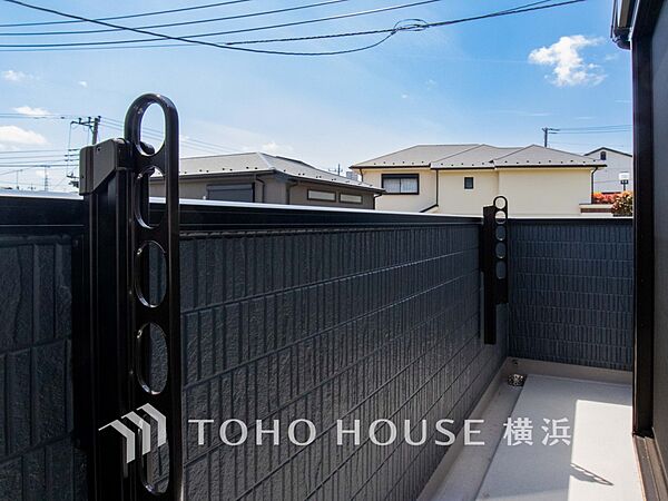 大空と眺望を心ゆくまで楽しめます。広々としたオープンエア空間が開放感あふれる毎日を演出。