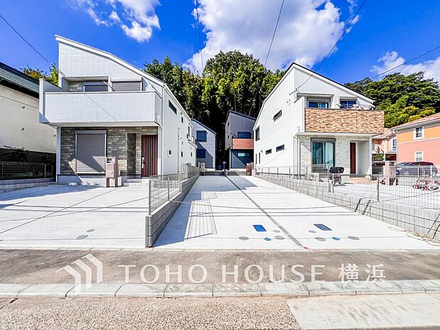 爽やかな青空の下に贅沢なほどに降り注ぐ陽光、豊かな居住性と、クオリティが見事に調和した住空間。