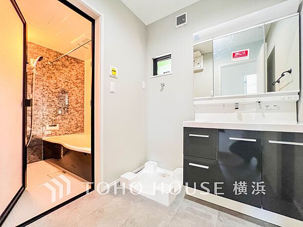 一日の始まりと終わりを心地よく演出してくれる、多彩な機能が備えられたパウダールーム。（3号棟）