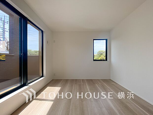 心地よい光と風があふれています。プライベートな自分時間を快適に過ごせるお部屋。