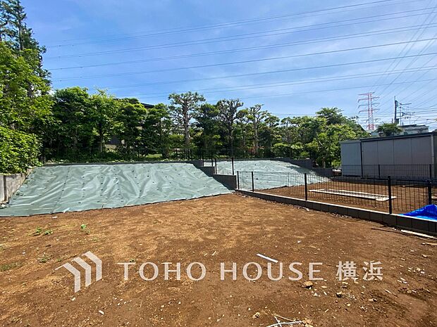 たっぷり降り注ぐ日差しの下バーベキューを楽しんだり、大切な家族やペットと楽しい休日を。