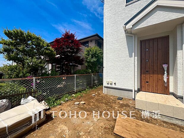 お住まいの顔となる玄関。住まう方のプライドを満たすクオリティを備えています。 