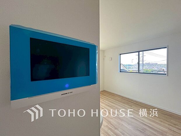 誰が来てもわかる様にモニター付きインターホンを設置。快適と安らぎを合わせた優しい設計。 