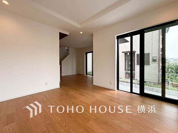 あたたかい日差しがたっぷり降り注ぐLDKは自然と家族の顔があかるい笑顔に。