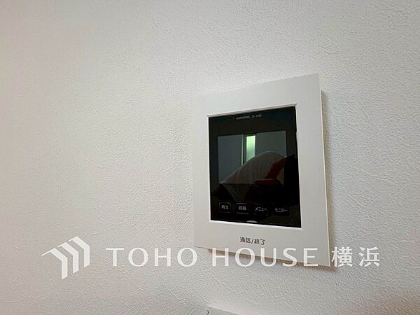 誰が来てもわかる様にモニター付きインターホンを設置。快適と安らぎを合わせた優しい設計。