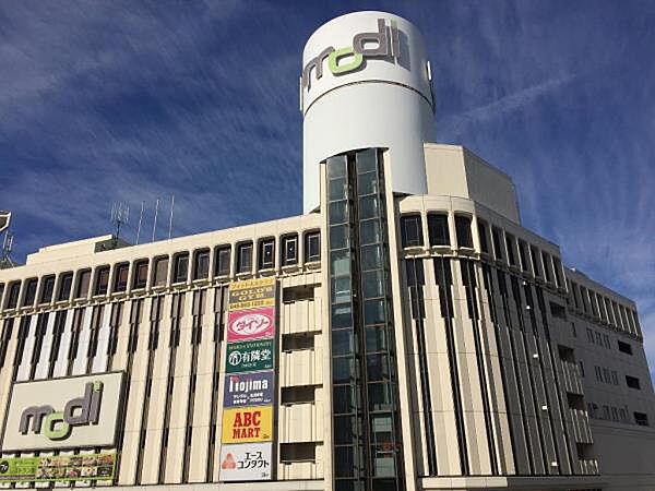 戸塚モディ　1100m　ファッションからグルメまで楽しめる商業施設。カフェ・レストランは夜23時まで営業。