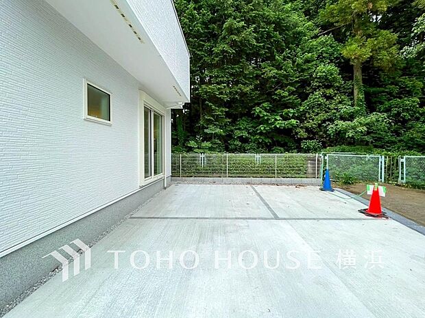 十分な広さのカースペースは、お車2台分の広さがあります。