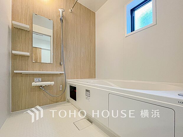 すっきりとした清潔感が感じられ、心身をリフレッシュできる寛ぎを深めてくれるスペースです。(5号棟)