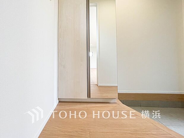 シューズボックス完備でたくさんの靴をしっかり収納。（5号棟）