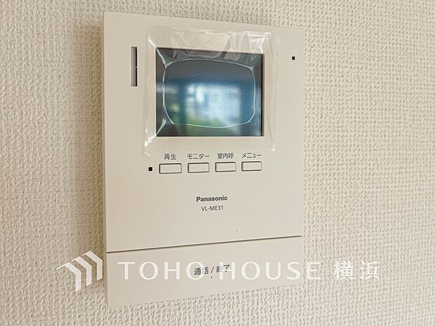 誰が来てもわかる様にモニター付きインターホンを設置。快適と安らぎを合わせた優しい設計。 （5号棟）