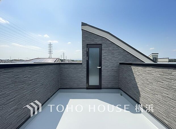 お部屋にも爽やかな風と暖かく柔らかな日差しが差し込み、毎日の暮らしを豊かに彩ります。(5号棟)