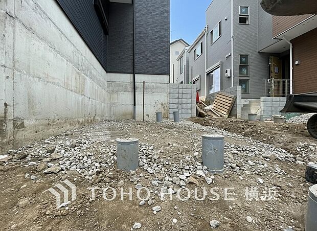 敷地内に駐車スペースがあると、日々の暮らしのをスムーズに運ぶ事が出来ます。(2025年10月撮影)