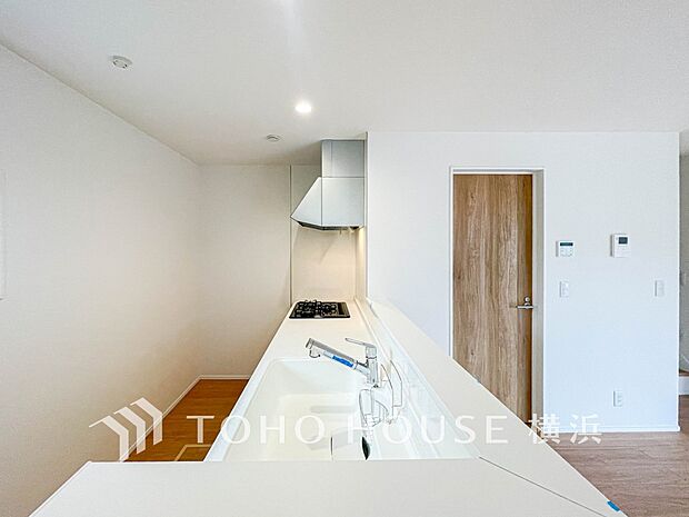 話に夢中になりすぎて、ついつい時を忘れてしまう。そんな束の間の幸せを感じさせてくれる場所。（5号棟）