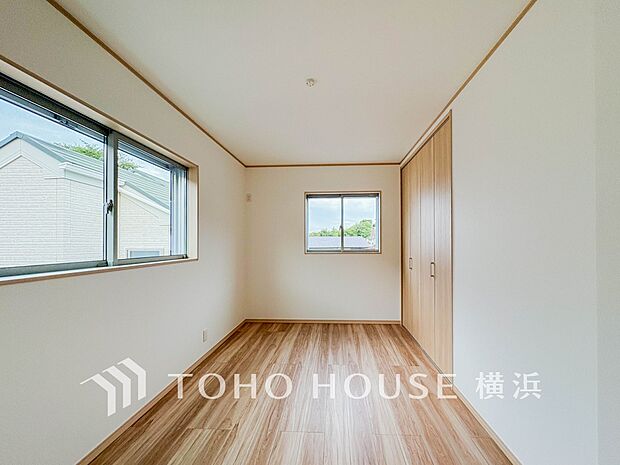 心地よい光と風があふれています。プライベートな自分時間を快適に過ごせるお部屋。