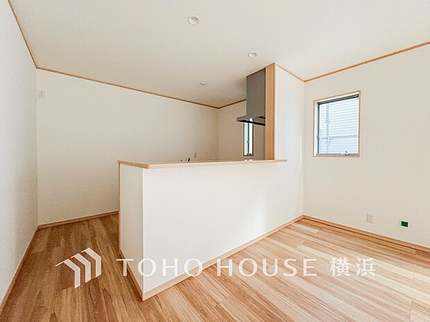 対面キッチンでリビングのご家族と会話を楽しみながらお料理できます。