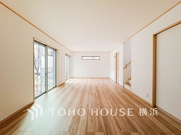 あたたかい日差しがたっぷり降り注ぐLDKは自然と家族の顔があかるい笑顔に。