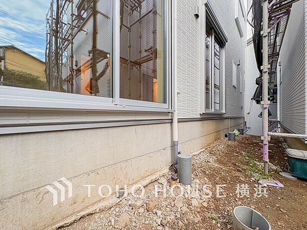 ガーデニングで色とりどりの草花を綺麗に飾ればより一層華やかな空間になります。