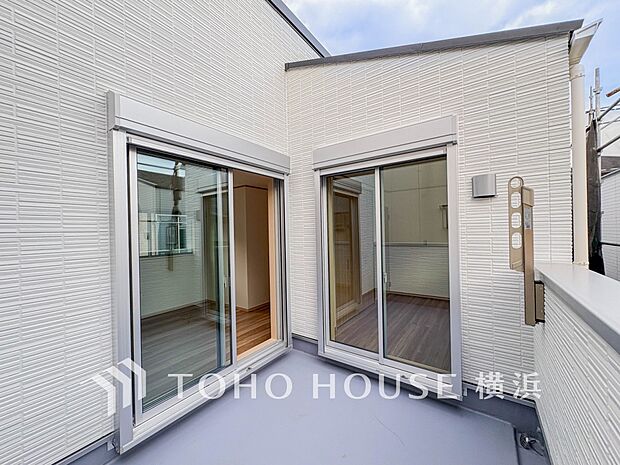 お部屋にも爽やかな風と暖かく柔らかな日差しが差し込み、毎日の暮らしを豊かに彩ります。