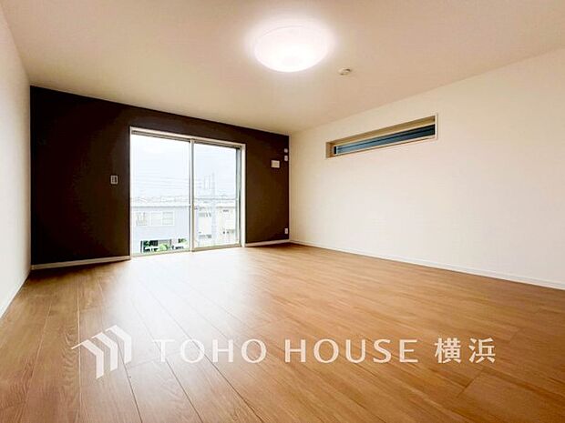 通風・採光にも優れ、心地よい光と風があふれています。プライベートな自分時間を快適に過ごせるお部屋。