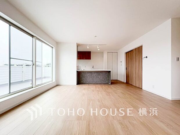 対面キッチンでリビングのご家族と会話を楽しみながらお料理できます。