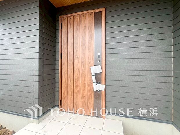 お住まいの顔となる玄関。住まう方のプライドを満たすクオリティを備えています。