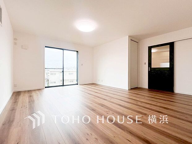 家族と過ごす時間を大切にしたい方にぴったりの明るくゆとりある住空間です。