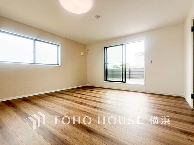 通風・採光にも優れ、心地よい光と風があふれています。プライベートな自分時間を快適に過ごせるお部屋。