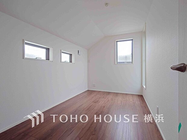 感性を育むプライベートルームはシンプルでスマートな空間。