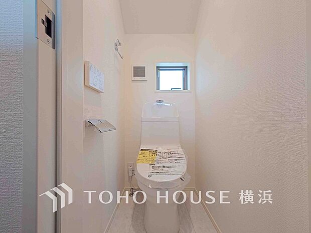 清潔感溢れるトイレ。落ち着いた空間で安らぎのひとときをお過ごしいただけます。