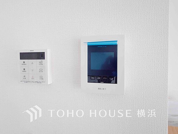 誰が来てもわかる様にモニター付きインターホンを設置。快適と安らぎを合わせた優しい設計。 