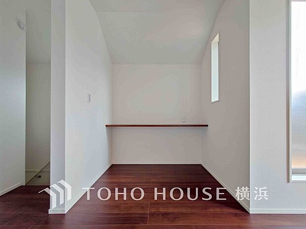 ちょっとしたデスクワークにもマルチに利用可能なワークスペース。 1号棟 