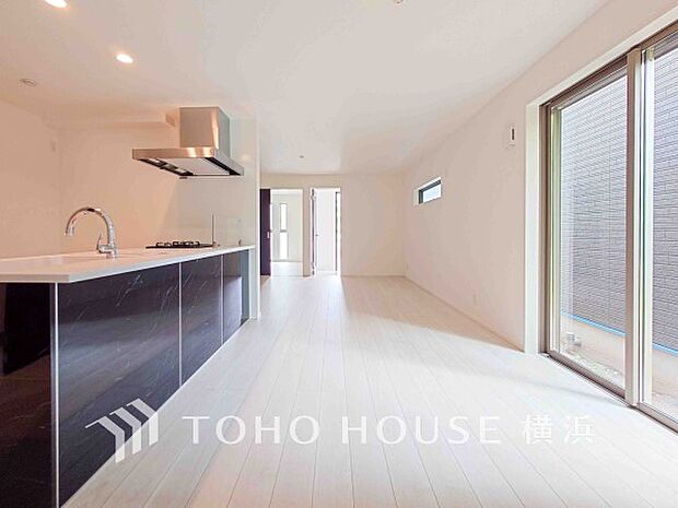 対面キッチンでリビングのご家族と会話を楽しみながらお料理できます。