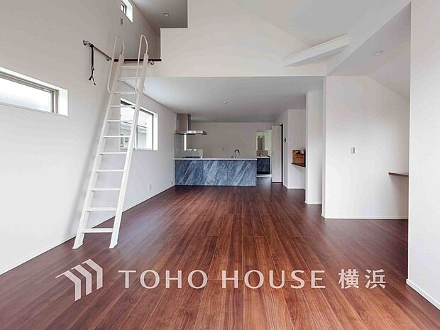 家族みんなが爽やかに健やかに過ごせるように、溢れる光をたっぷり取り込んだリビング。