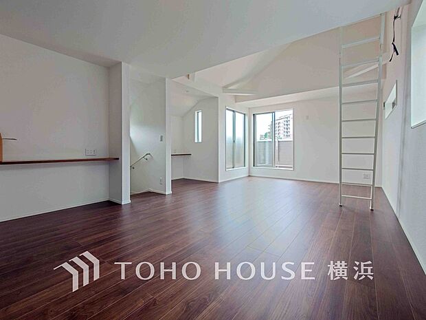 ここはみんなが集い、食事と楽しい会話が始まるスペース。