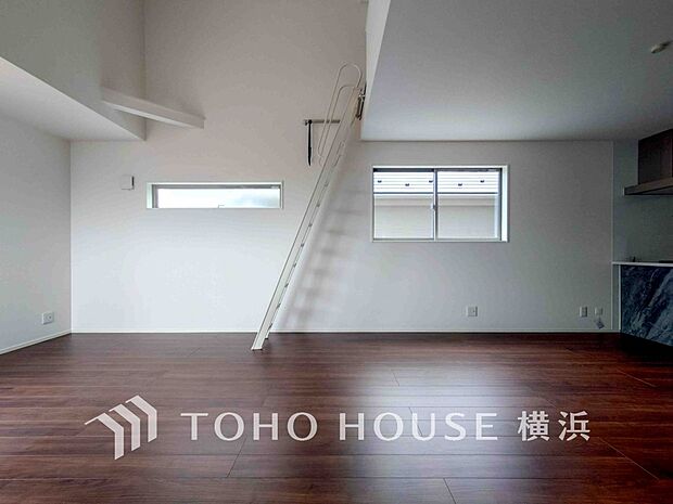 あたたかい日差しがたっぷり降り注ぐLDKは自然と家族の顔があかるい笑顔に。