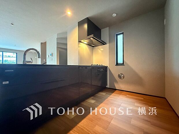 家族の健康を支えるキッチン。毎日使う場所だから気持よく使えて、居心地の良い空間に。（C棟）  