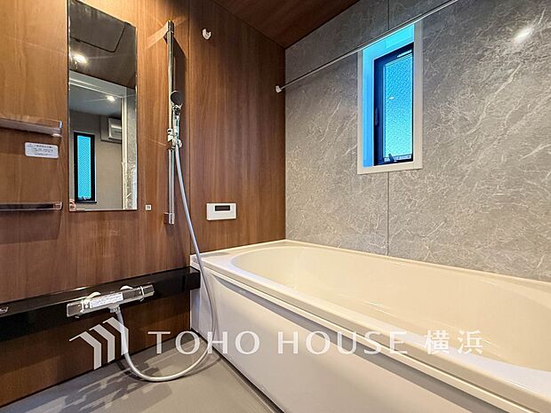 すっきりとした清潔感が感じられ、心身をリフレッシュできる寛ぎを深めてくれるスペースです。