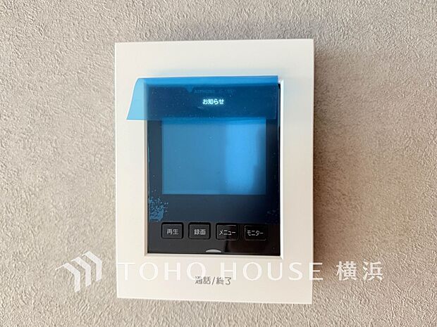 誰が来てもわかる様にモニター付きインターホンを設置。快適と安らぎを合わせた優しい設計。 