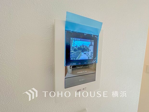 誰が来てもわかる様にモニター付きインターホンを設置。快適と安らぎを合わせた優しい設計。 